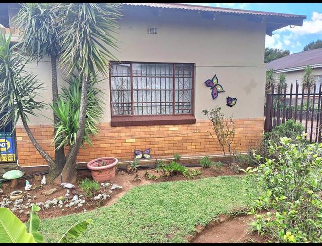 4 BEDROOM HOUSE FOR SALE IN KEMPTON PARK